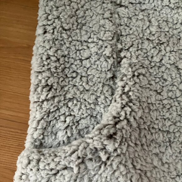 SERRA Ladies' Fur Vest Hoodie Gray color  2 side pockets Polyester Open front - Picture 4 of 15